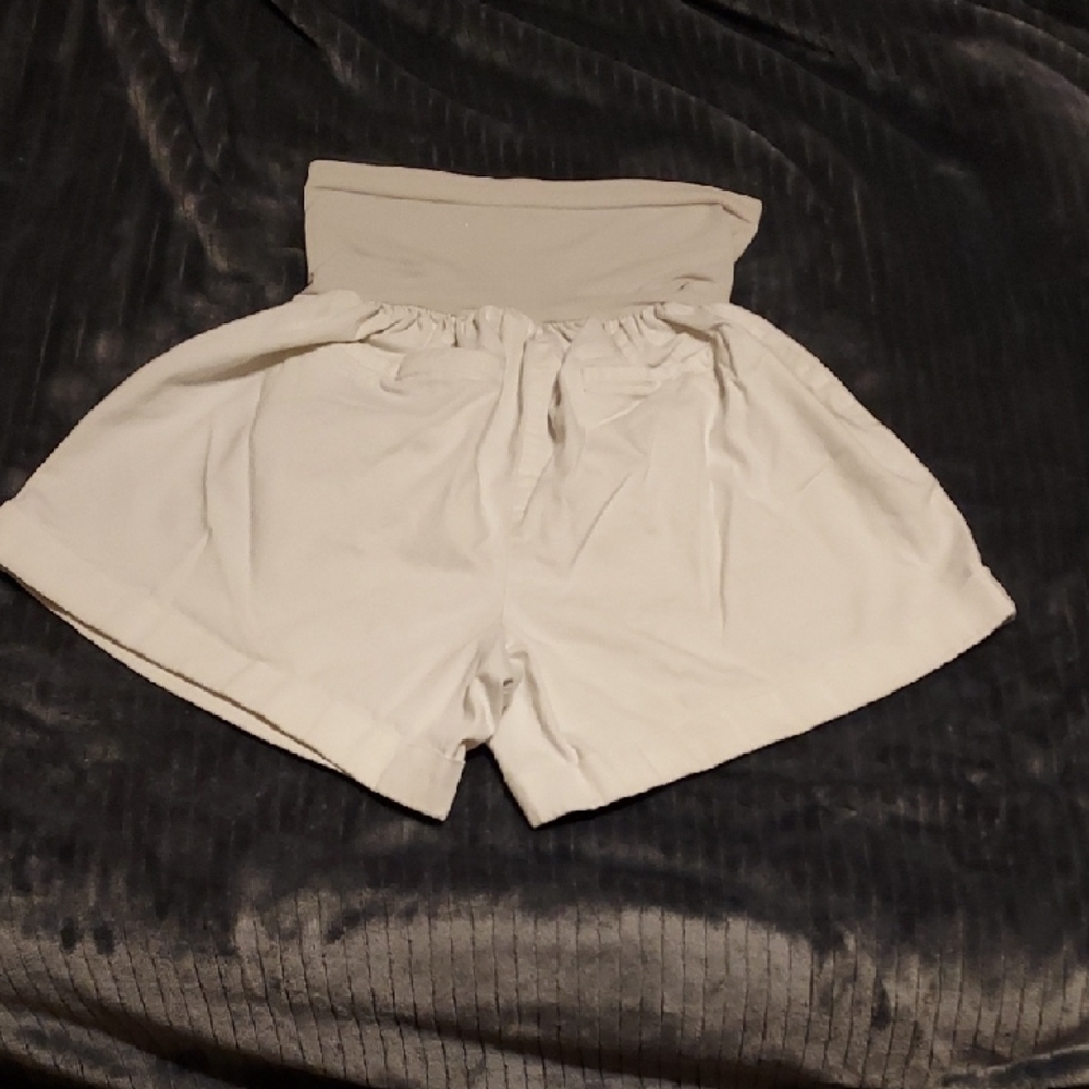 High-Waisted Motherhood Maternity White(ish) Maternity Shorts - Picture 3 of 4